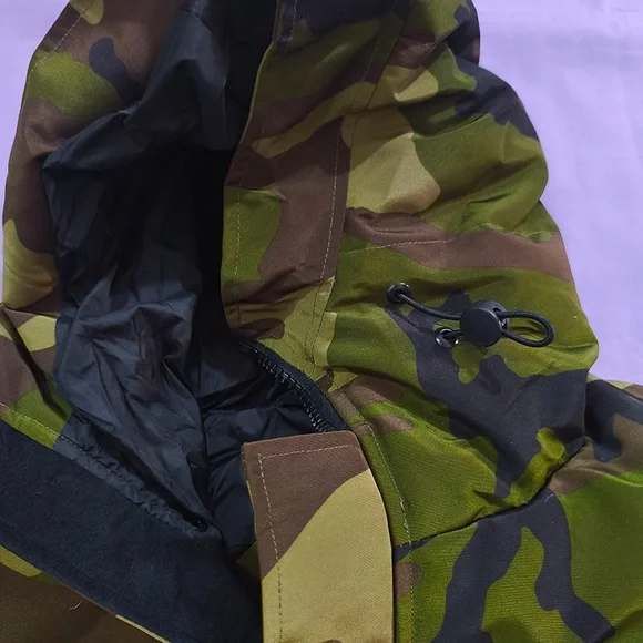 Canada Goose Waterproof And Windproof Camouflage Hooded Down Jacket - Picture 4 of 13